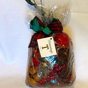 Trimmings ~ The Smell of Christmas Potpourri Scented Decorative Fragrance ~13oz.